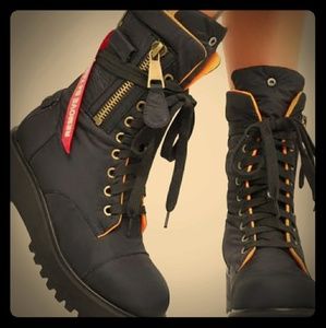 Combat boots